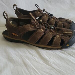 Keen Men's Clearwater CNX II Dark Brown Adventure Sandals